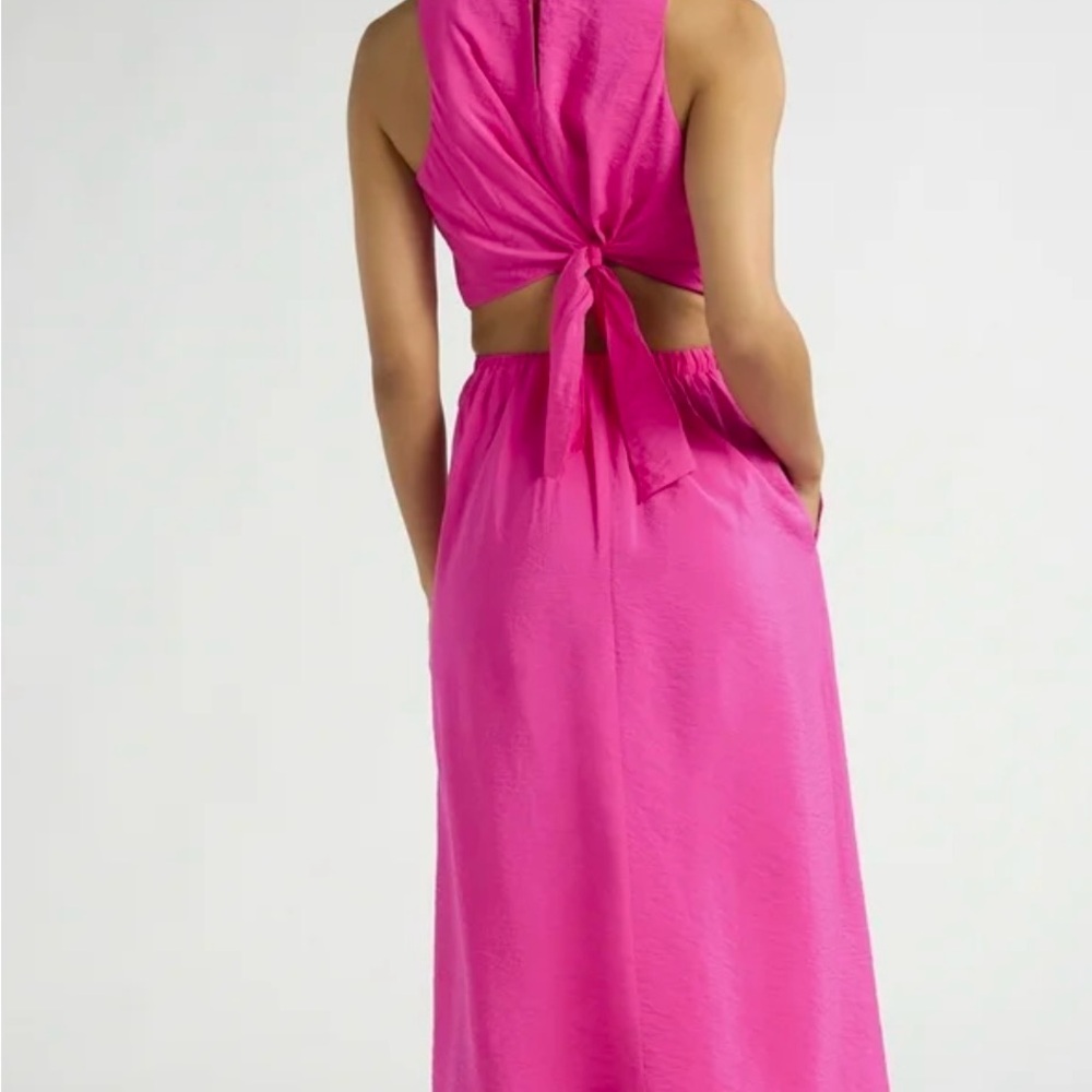 NWT Sofia by Sofia Elegant Pink Sleeveless Dress with Peak a Boo Back